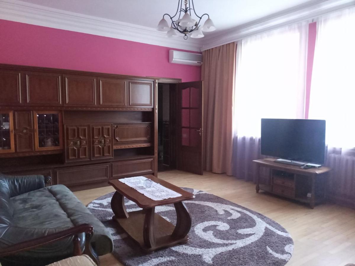 Knaus Apartments Cernăuți Exterior foto