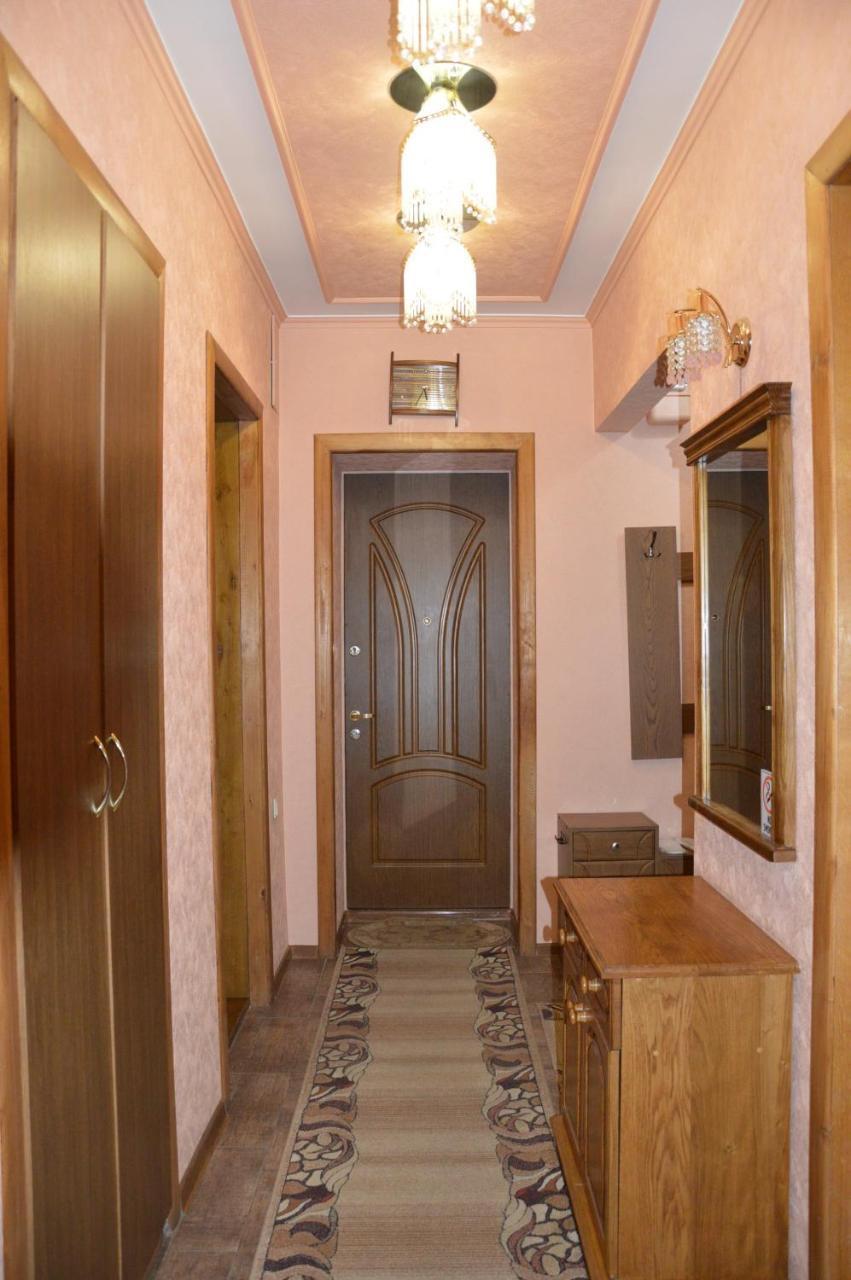 Knaus Apartments Cernăuți Exterior foto