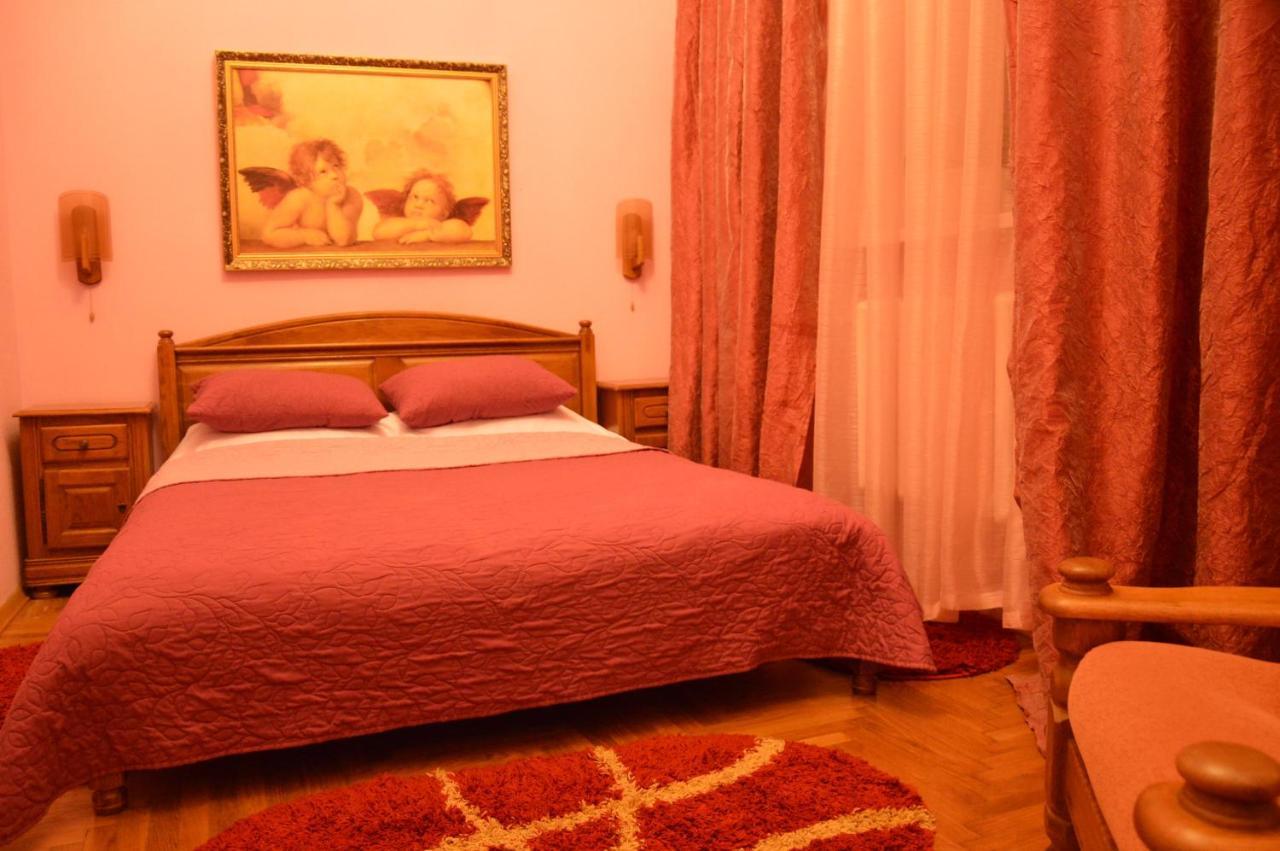 Knaus Apartments Cernăuți Exterior foto