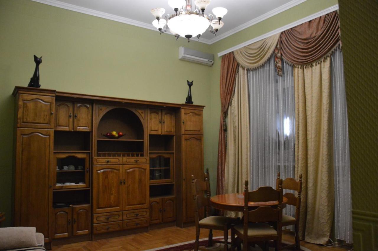 Knaus Apartments Cernăuți Exterior foto