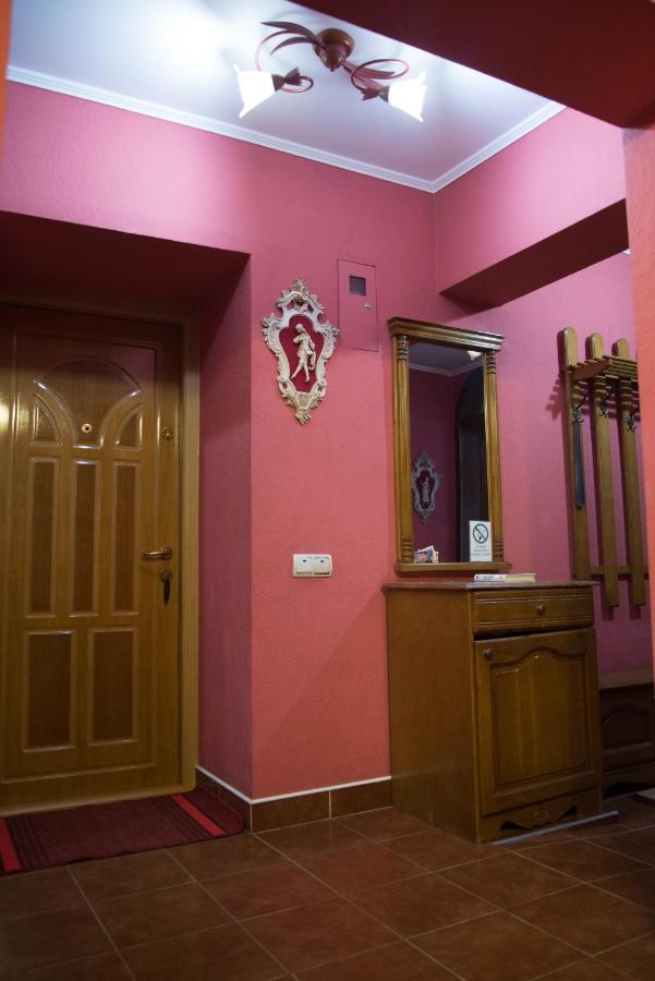 Knaus Apartments Cernăuți Exterior foto